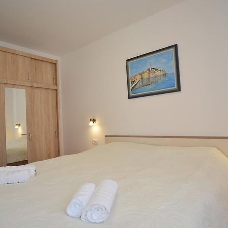 Apartment Dina 52 Ровинь Экстерьер фото